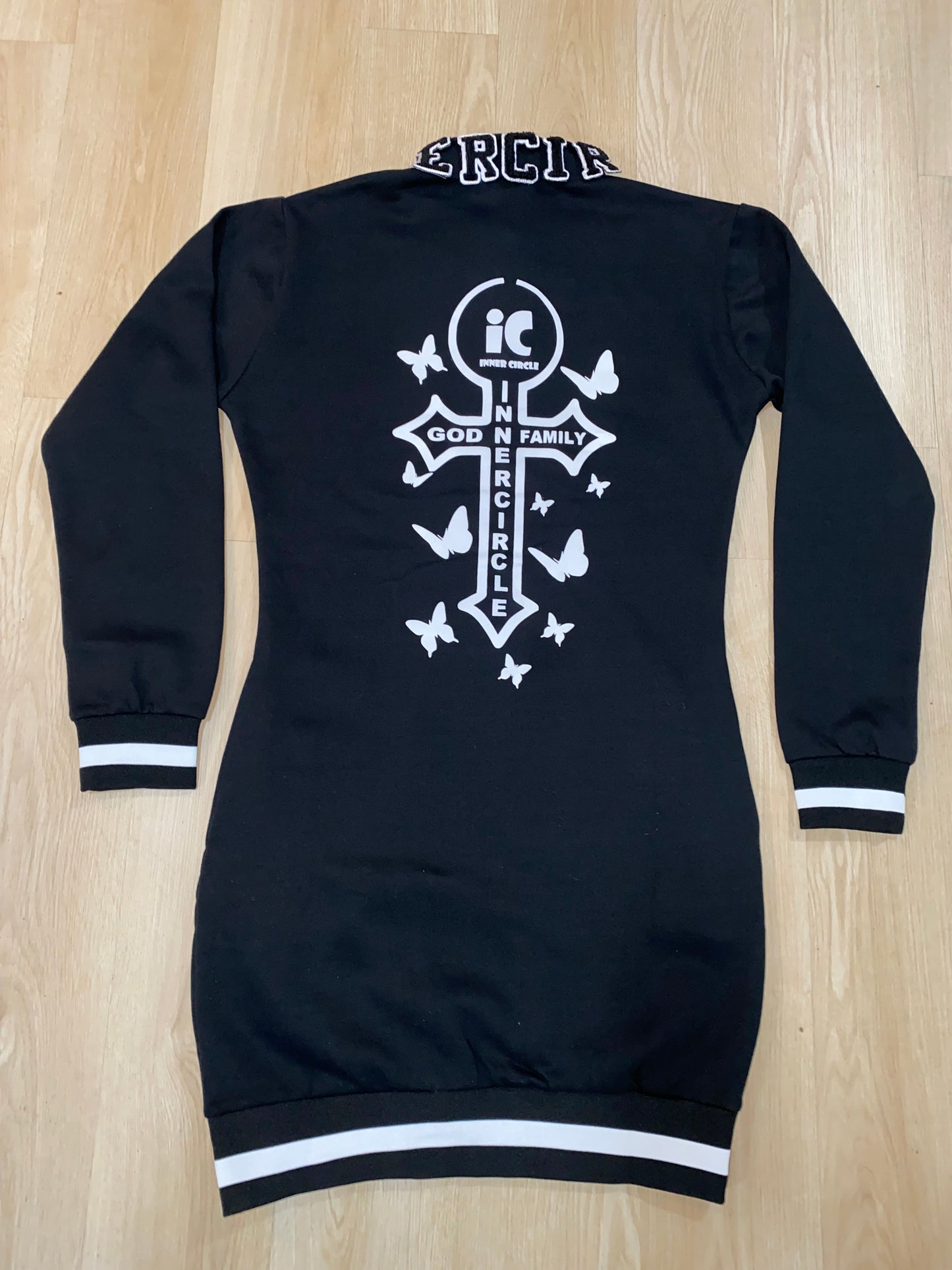 Women Black an White Designer Collar body Dress